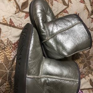 Uggs metallic size 6